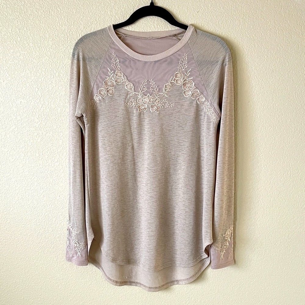 Gimmicks By BKE Boho Embroidered Semi-Sheer Longline Blouse Top S Whimsical